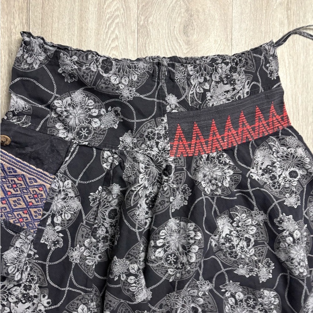 Black And Red Patterned Harem Pants - image 4